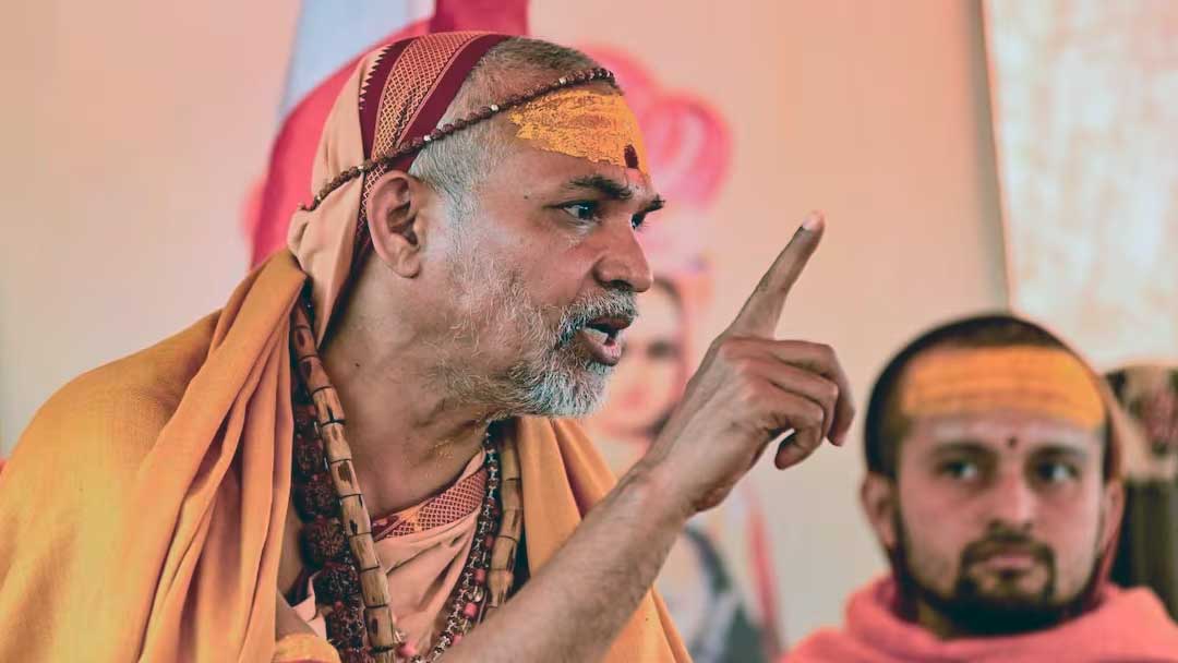 बीजेपी के अंदर सैकड़ों लोग डरे हुए हैं, शंकराचार्य ने डिप्टी सीएम के बहाने योगी पर बोला बड़ा हमला