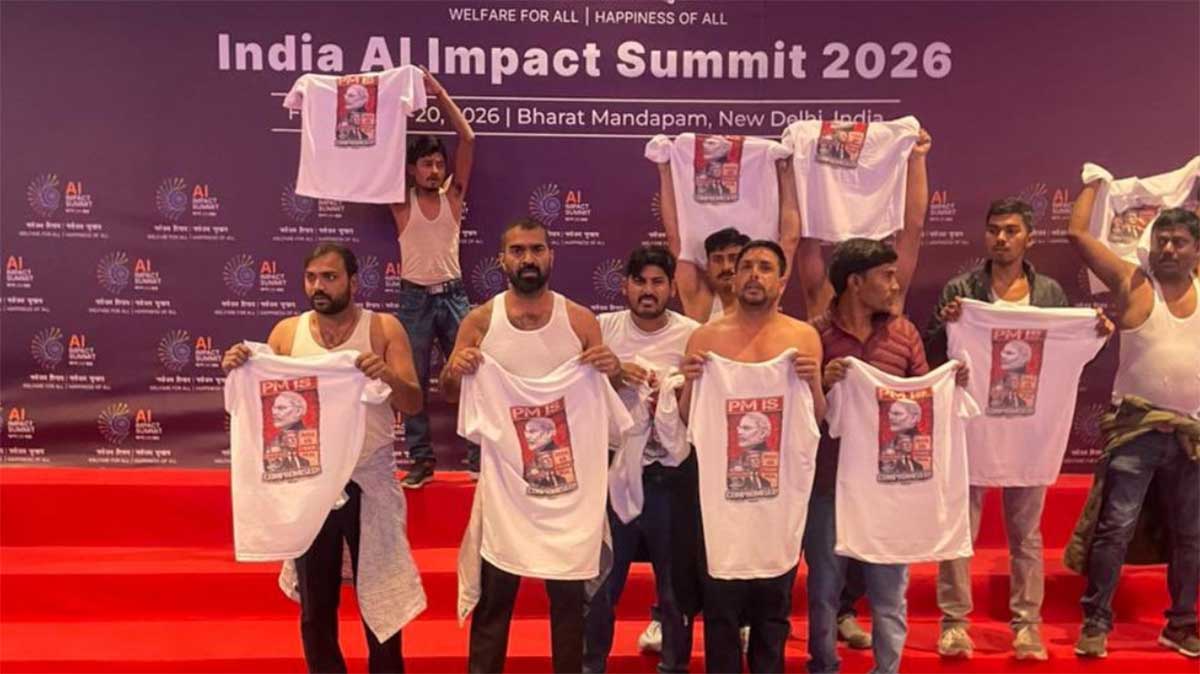 India AI Impact Summit 2026: विदेशी मेहमानों के सामने कांग्रेसियों ने उतारी शर्ट, पुलिस ने 4 नेताओं को दबोचा