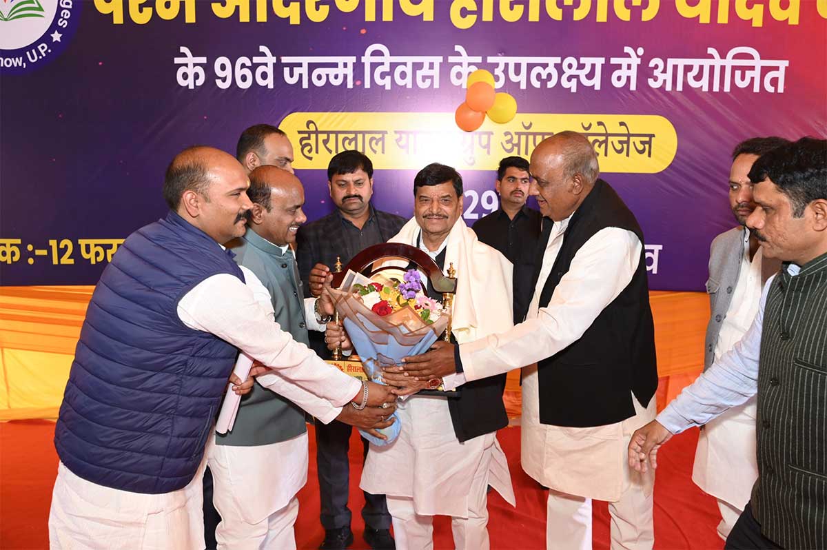 धूल चेहरे पर थी, आईना साफ करते रहे..., विधानसभा में CM योगी का शायराना वार, सपा को धो डाला