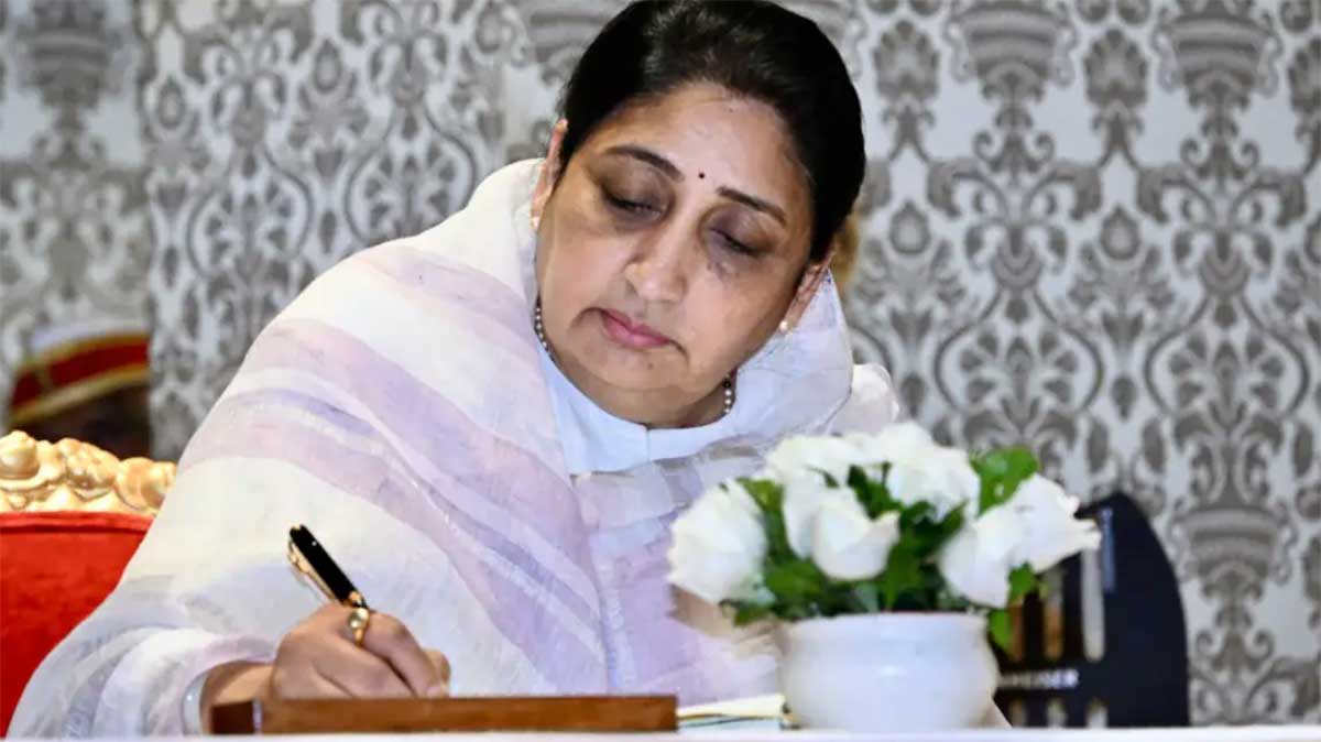 क्या खतरे में है सुनेत्रा पवार की डिप्टी CM वाली कुर्सी, तकनीकी पेच पर NCP ने दिया यह बड़ा जवाब