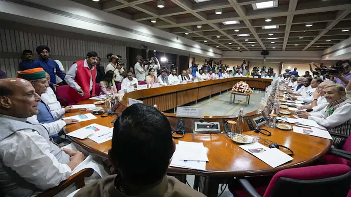 मिडिल ईस्ट संकट पर केंद्र की सर्वदलीय बैठक, TMC का बहिष्कार, राहुल गांधी की गैरहाज़िरी से सियासी हलचल तेज