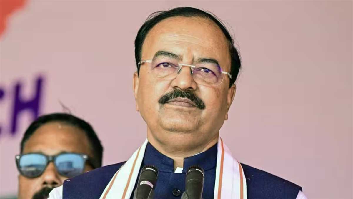 उड़ान के दौरान धुएं से भर गया हेलीकॉप्टर, डिप्टी सीएम की लखनऊ एयरपोर्ट पर इमरजेंसी लैंडिंग