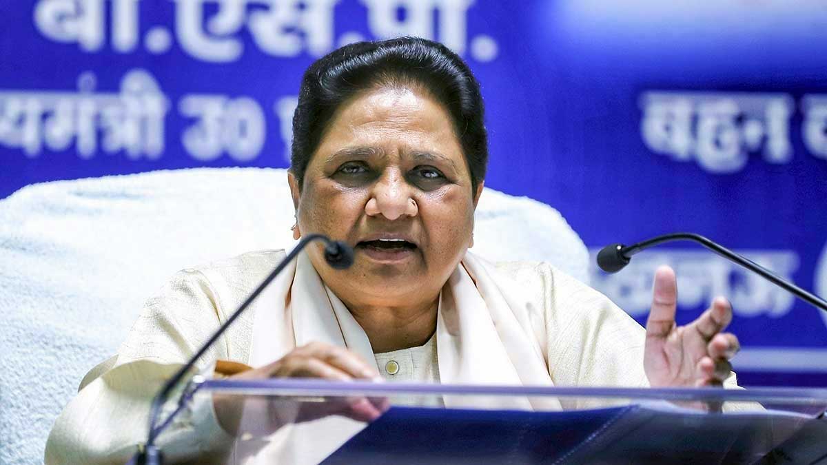 राष्ट्रपति मुर्मू प्रोटोकॉल विवाद: मायावती बोलीं – अति-दुर्भाग्यपूर्ण, संवैधानिक पदों का राजनीतिकरण न हो