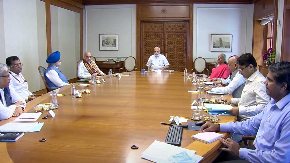 मिडिल ईस्ट युद्ध से बढ़ी टेंशन, PM मोदी की अचानक हाई-लेवल मीटिंग, ऊर्जा और LPG सप्लाई पर बड़ा मंथन