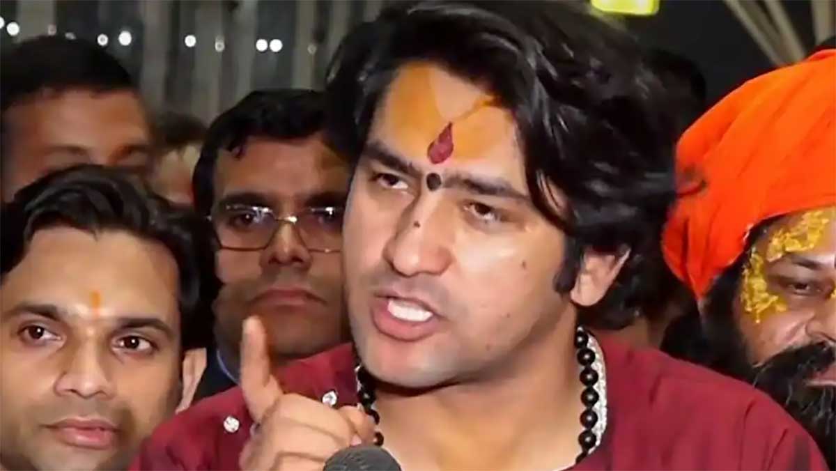 वाराणसी पहुंचे धीरेंद्र कृष्ण शास्त्री, शंकराचार्य पर टिप्पणी.., सनातन और गौ रक्षा का दिया संदेश