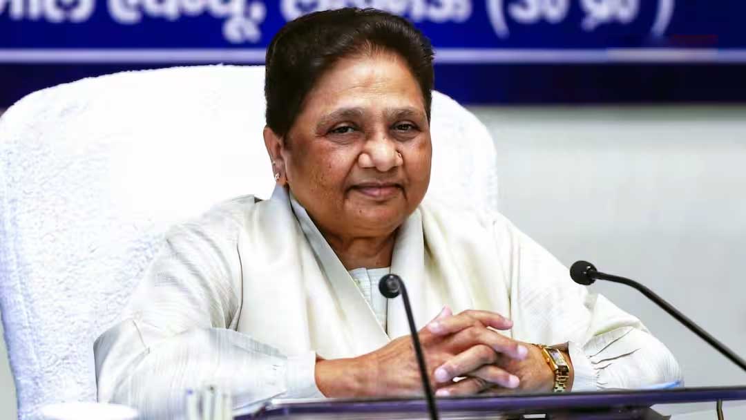 यूपी के बंटवारे पर मायावती का बड़ा संकेत, नोएडा एयरपोर्ट विवाद के बीच BSP सुप्रीमो का ऐलान, सियासत गरमाई