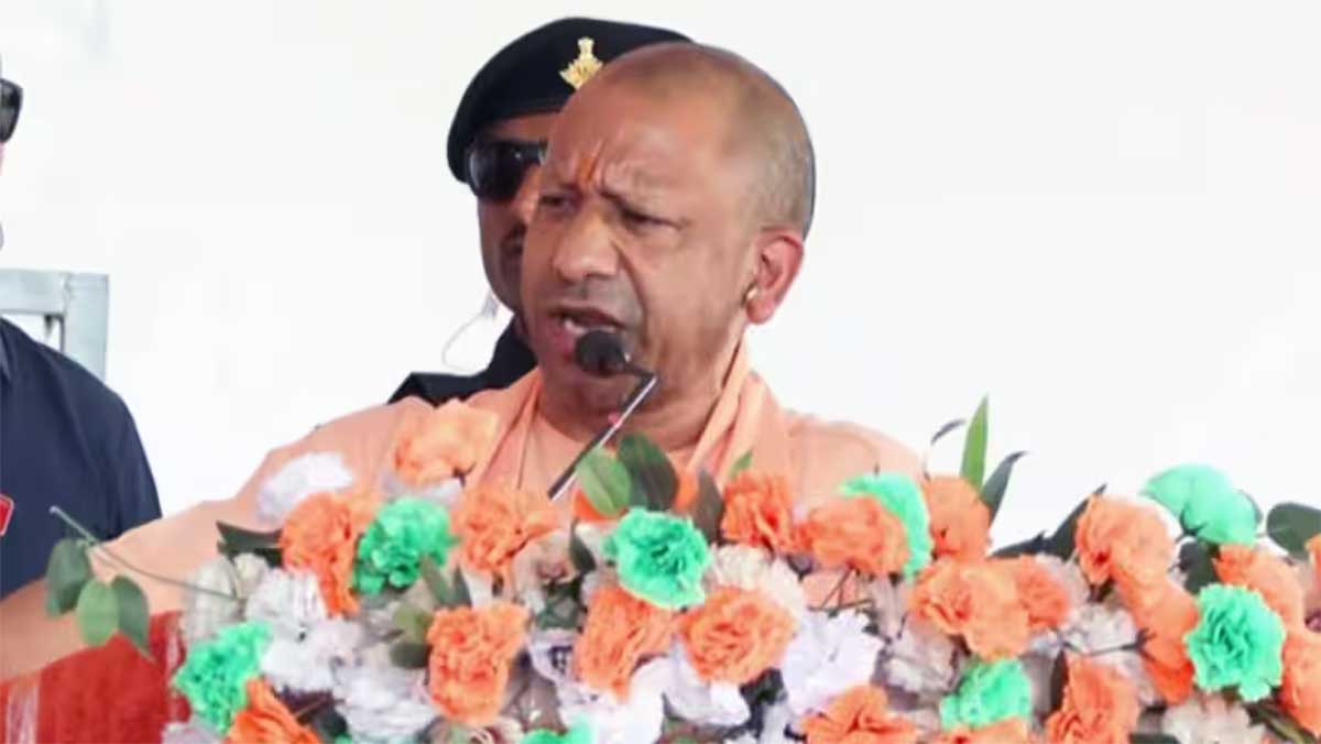 वोट के सौदागार बदलना चाहते हैं बंगाल की डेमोग्राफी, बांकुड़ा रैली में सीएम योगी का TMC पर तीखा हमला