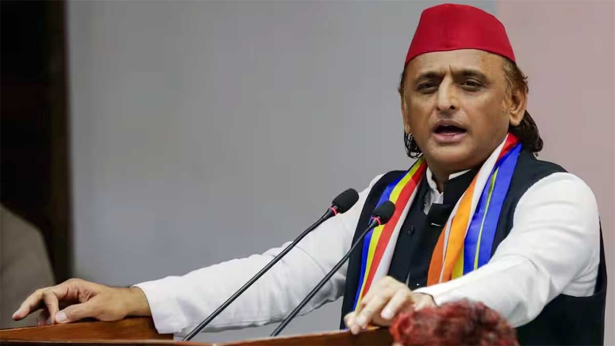 UP 2027 पर सियासी वार तेज, काला चश्मा लगाकर वोट मांगेंगे? अखिलेश का योगी पर तंज