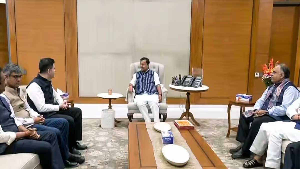 AAP में सुपर ब्रेकिंग बगावत, 7 सांसदों ने छोड़ी पार्टी, राघव चड्ढा बोले- मैं सही आदमी, गलत पार्टी में था