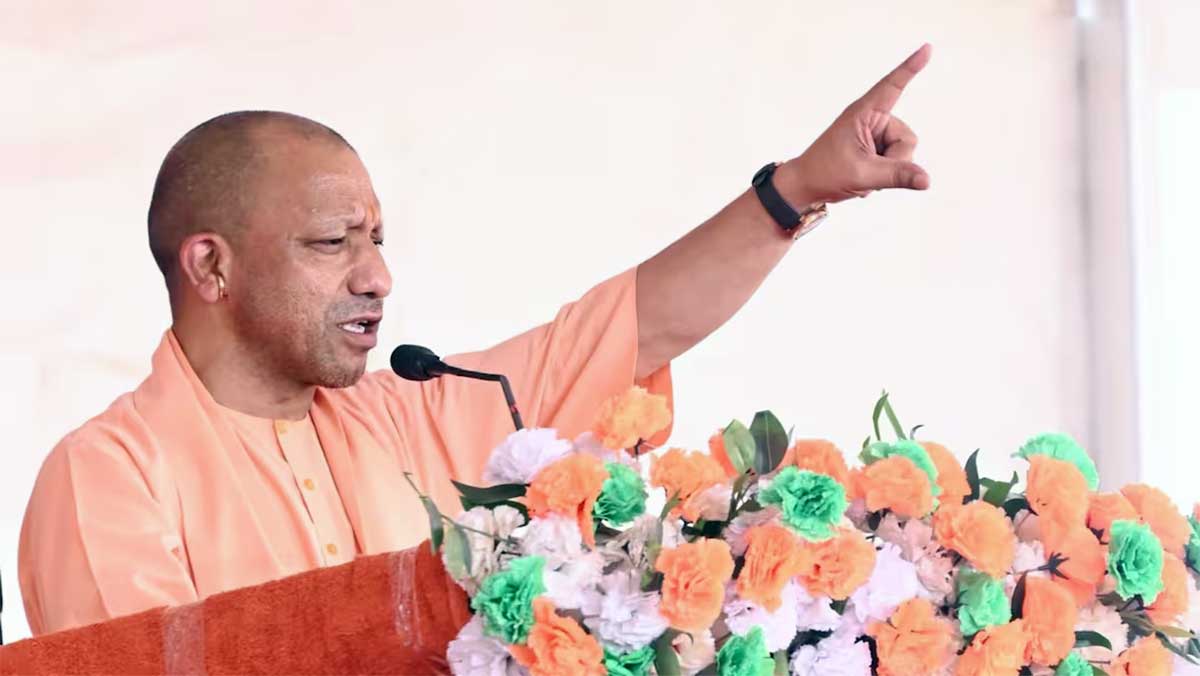 शेर आया-शेर आया नारों से गूंजा बंगाल, योगी आदित्यनाथ के रोड शो में उमड़ा जनसैलाब, भाजपा के पक्ष में दिखा जबरदस्त उत्साह