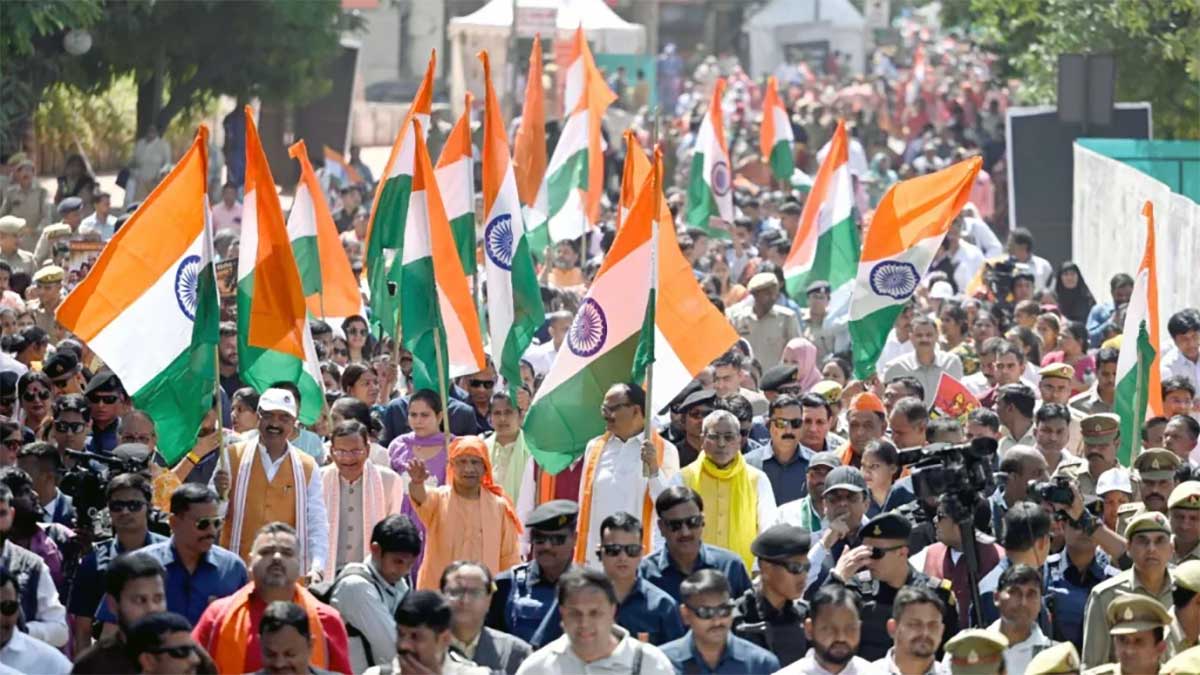 लखनऊ में ‘जन आक्रोश पदयात्रा’ का शक्ति प्रदर्शन, CM योगी के साथ सड़कों पर उतरी हजारों महिलाएं