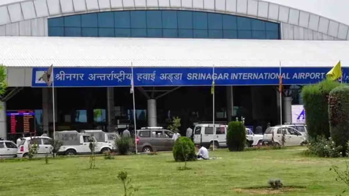 श्रीनगर एयरपोर्ट पर हड़कंप, अमेरिकी नागरिकों के बैग से मिला सैटेलाइट फोन, तुरंत हिरासत में लिए गए