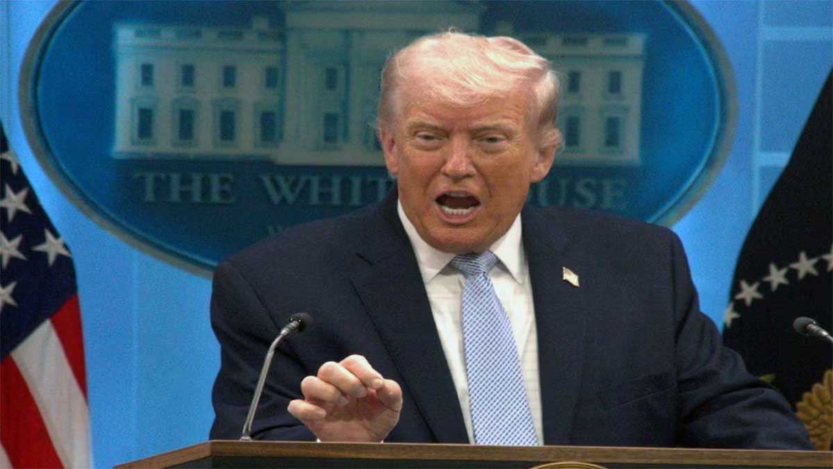 US-Iran War Alert: होर्मुज में दिखे माइंस बिछाने वाली बोट तो तुरंत तबाह करें - ट्रंप का सख्त आदेश, क्या भड़कने वाली है नई जंग?