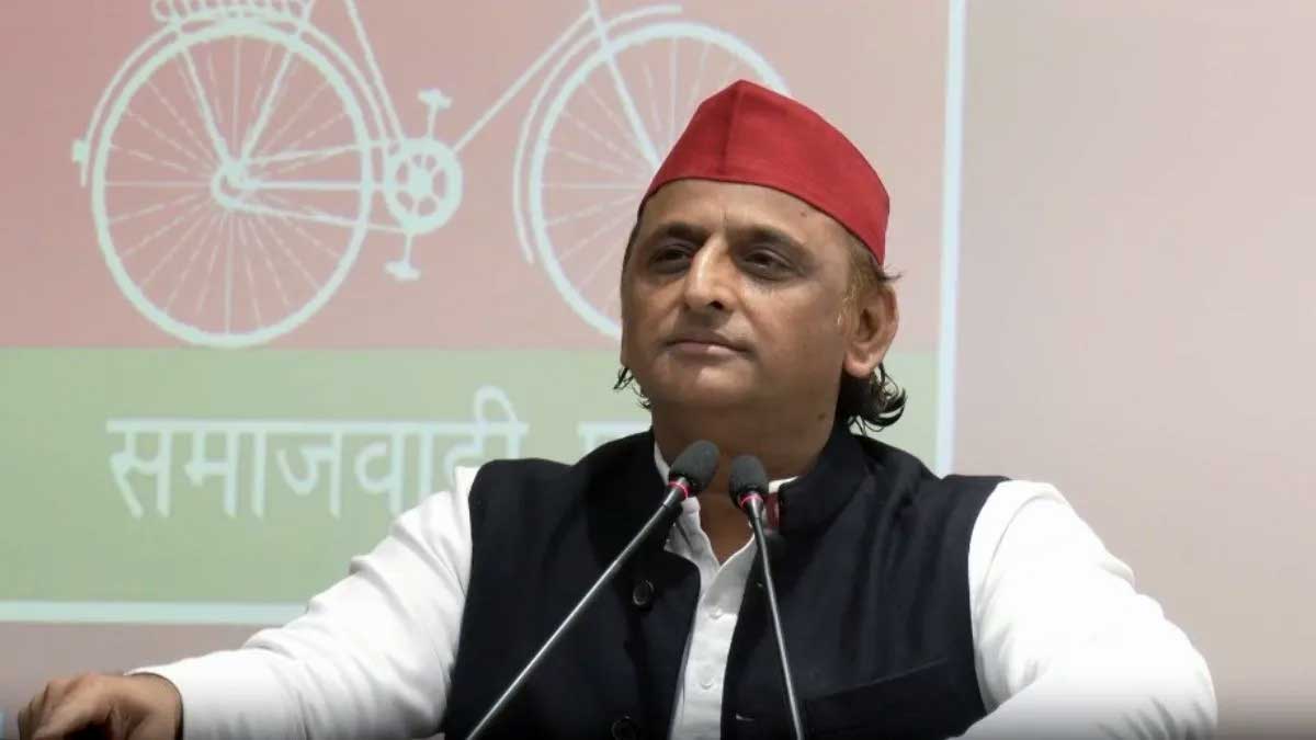 यूपी 2027 पर सियासी बवाल, योगी नहीं होंगे चेहरा-अखिलेश यादव के दावे से गरमाई राजनीति