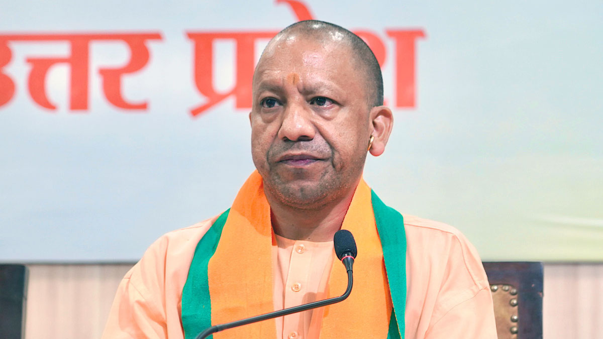 गड्ढों पर सख्त हुए CM योगी, जल जीवन मिशन में लापरवाही पर एक्शन, DM को दिया बड़ा आदेश