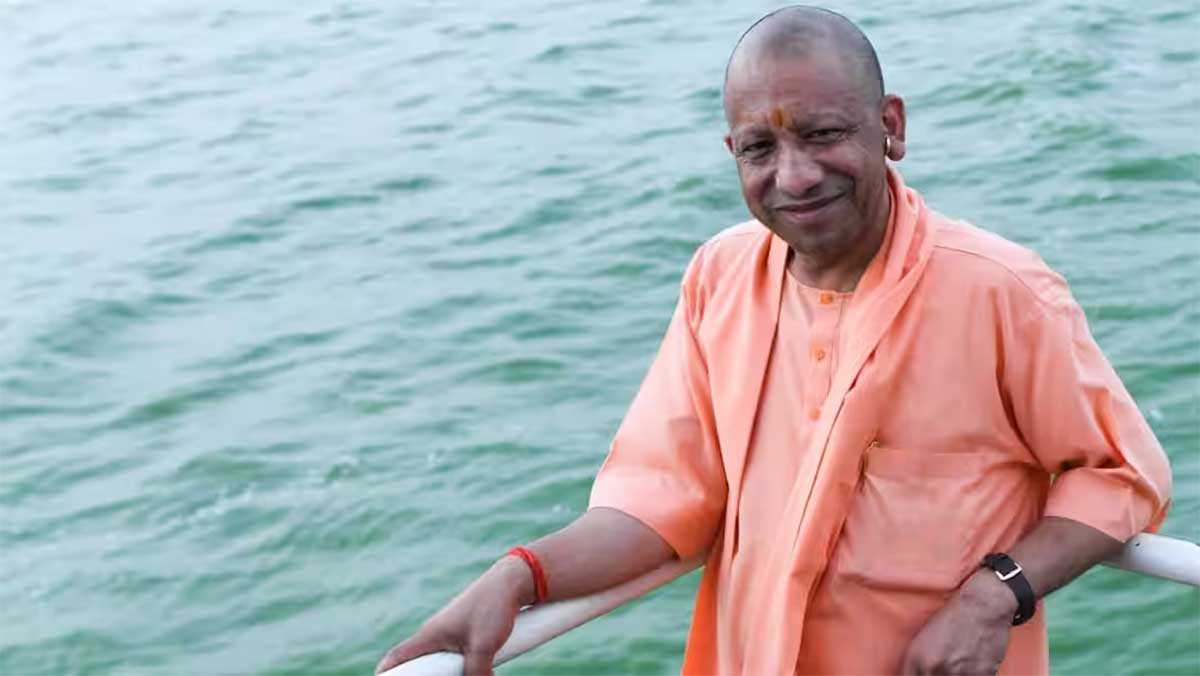 गोरखनाथ मंदिर में CM योगी का जनता दरबार! 150 लोगों की सुनी फरियाद, अधिकारियों को दी सख्त चेतावनी