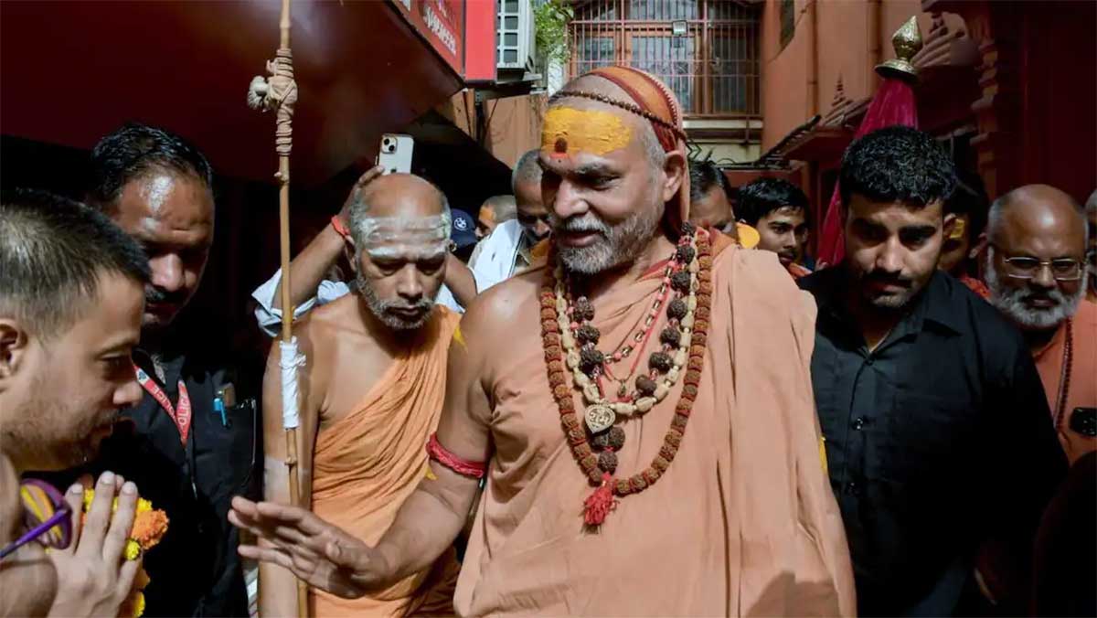 महोबा में शंकराचार्य का बड़ा बयान, धीरेंद्र शास्त्री की गौ यात्रा को बताया ‘दिल से जुड़ा मुद्दा’