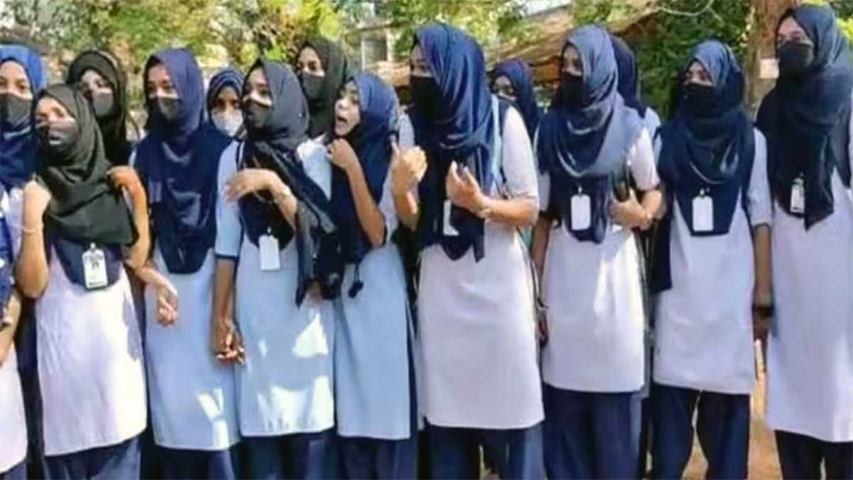 कर्नाटक में फिर बदले हिजाब नियम, स्कूल-कॉलेजों में धार्मिक प्रतीकों की एंट्री; कांग्रेस सरकार ने पलटा 2022 का फैसला