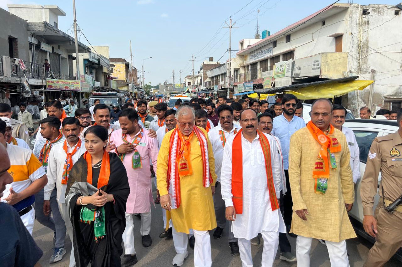 सांसद अरुण सागर और वित्तमंत्री ने किया जनसंपर्क, कटरा उपचुनाव में भाजपा प्रत्याशी के लिए मांगे वोट
