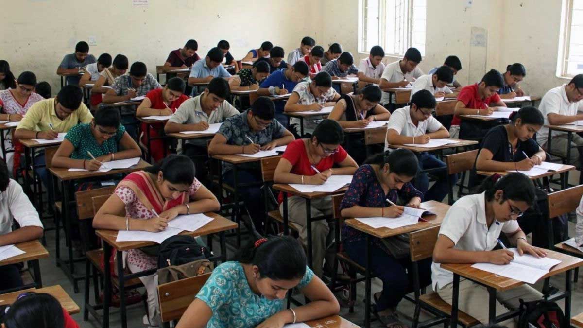 NEET पेपर लीक के बाद बड़ा फैसला, जून में फिर होगी परीक्षा; लाखों छात्रों का एडमिशन शेड्यूल बदला