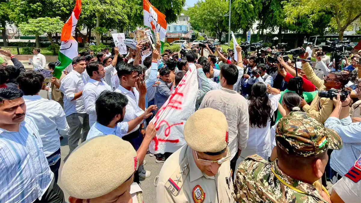 NEET विवाद ने पकड़ा तूल, सड़कों पर उतरे छात्र संगठन, शिक्षा मंत्री के इस्तीफे की उठी मांग