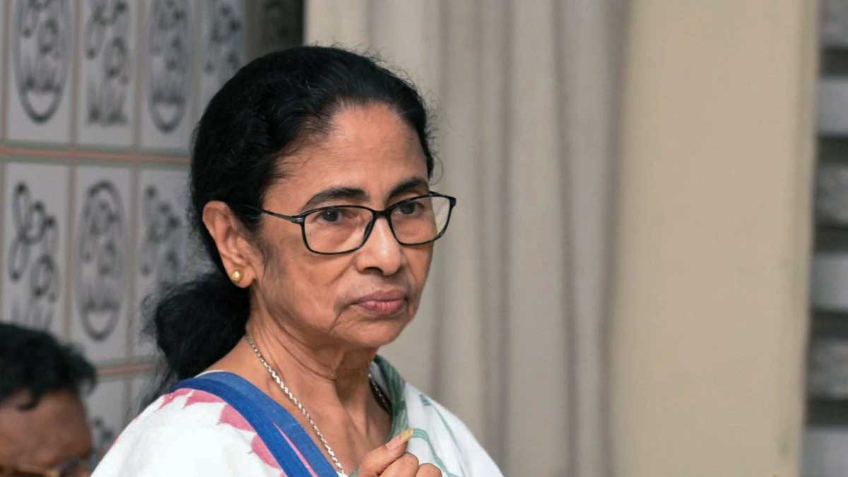 बांग्लादेशी नागरिक की हत्या पर बयान देना पड़ा भारी? ममता बनर्जी के खिलाफ FIR, बढ़ा सियासी विवाद