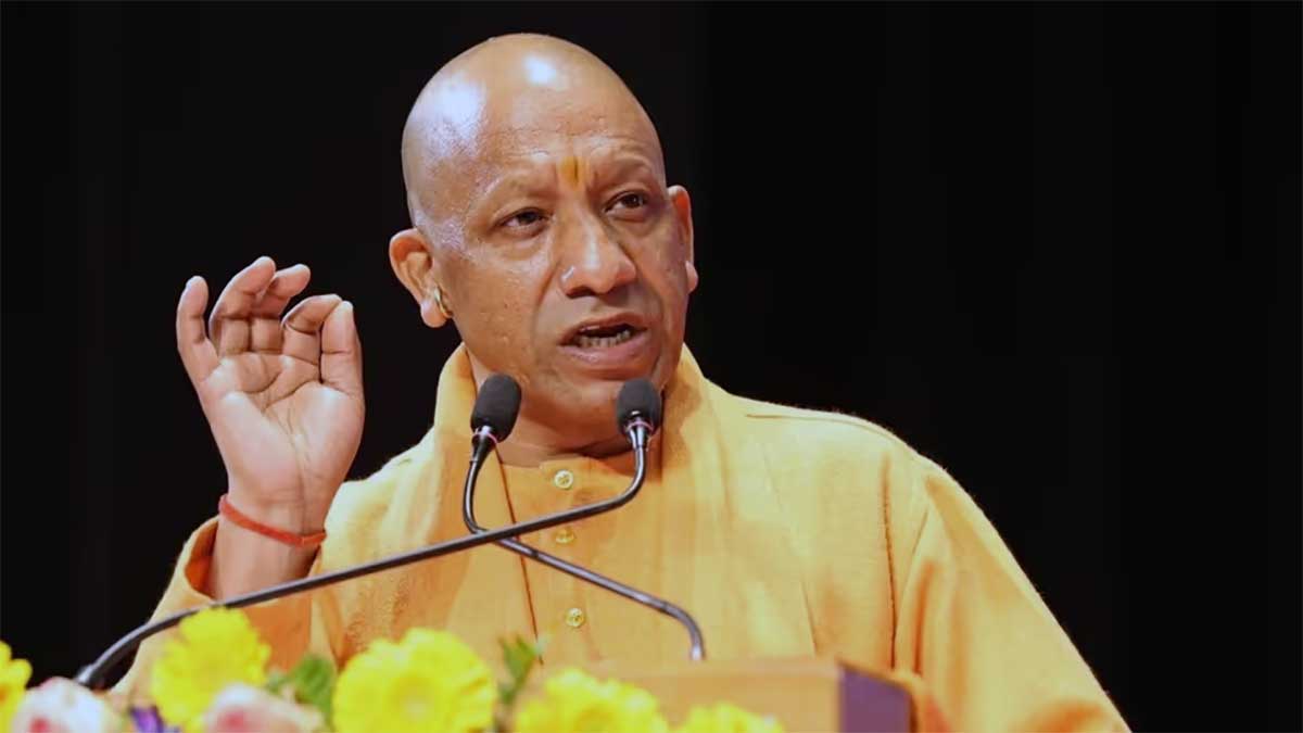 लखनऊ में CM योगी का कांग्रेस पर बड़ा हमला! बोले- ‘लोकतंत्र का गला घोंटने का पाप किया’, मुलायम-लालू परिवार को भी घेरा
