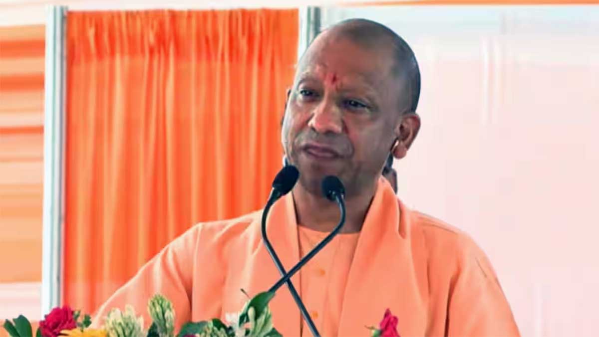 बलरामपुर में CM योगी का बड़ा हमला! बोले- 2017 से पहले गरीबों का राशन खा जाते थे सपा के गुंडे