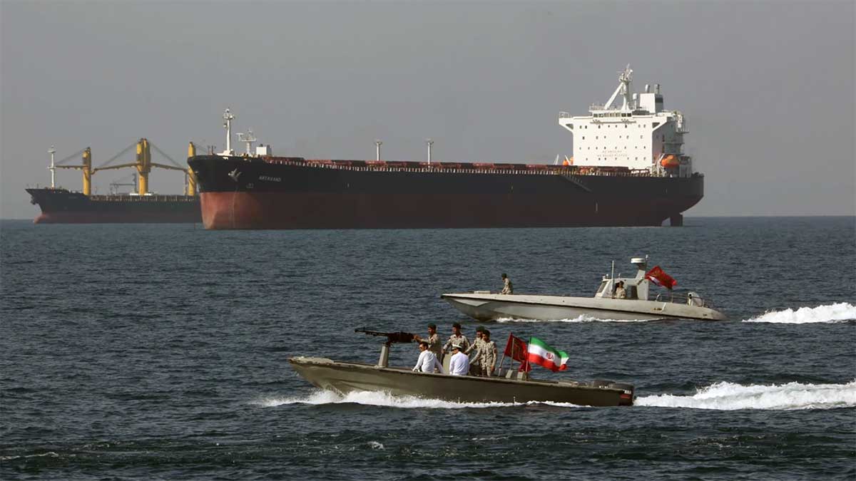 Hormuz Strait पर फिर बढ़ा तनाव! Oman के नए Sea Route से भड़का Iran, IRGC ने दी मिसाइल रेंज की चेतावनी