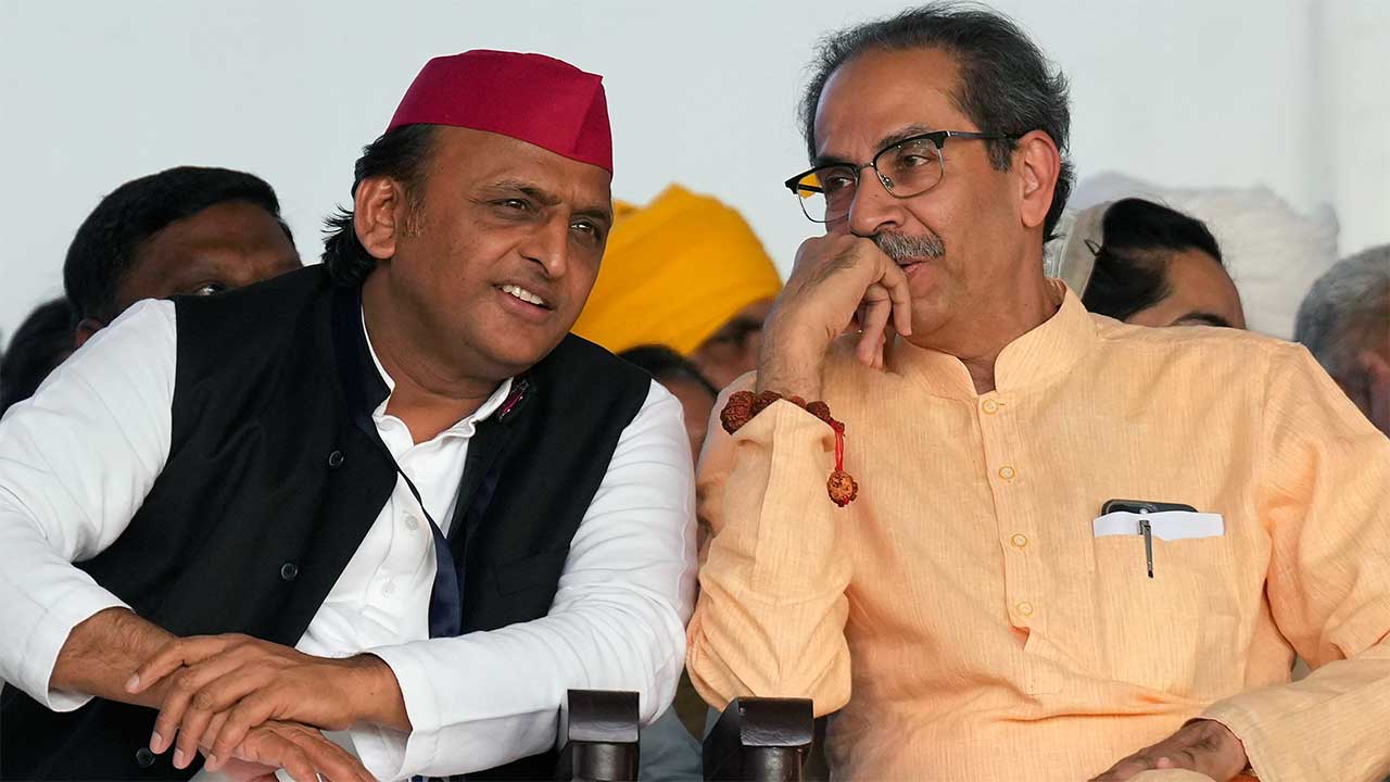 UBT में टूट की खबरों के बीच अखिलेश यादव की उद्धव ठाकरे को नसीहत, बोले- ‘बीजेपी से लड़ना है तो बहादुर टीम चाहिए’