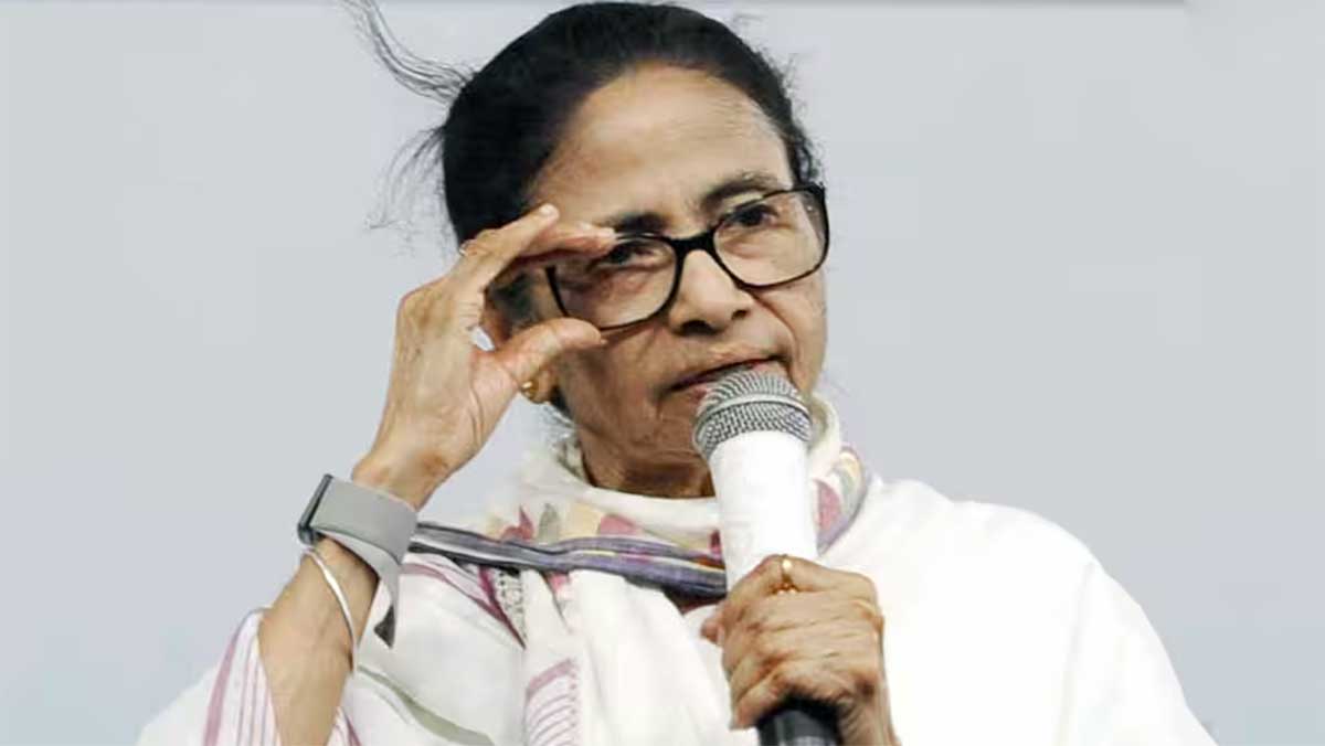 Mamata Banerjee News: कालीघाट ऑफिस पहुंची CID टीम, अभिषेक बनर्जी को तीसरा नोटिस; पूर्व विधायक सब्यसाची दत्ता 8 दिन की पुलिस कस्टडी में