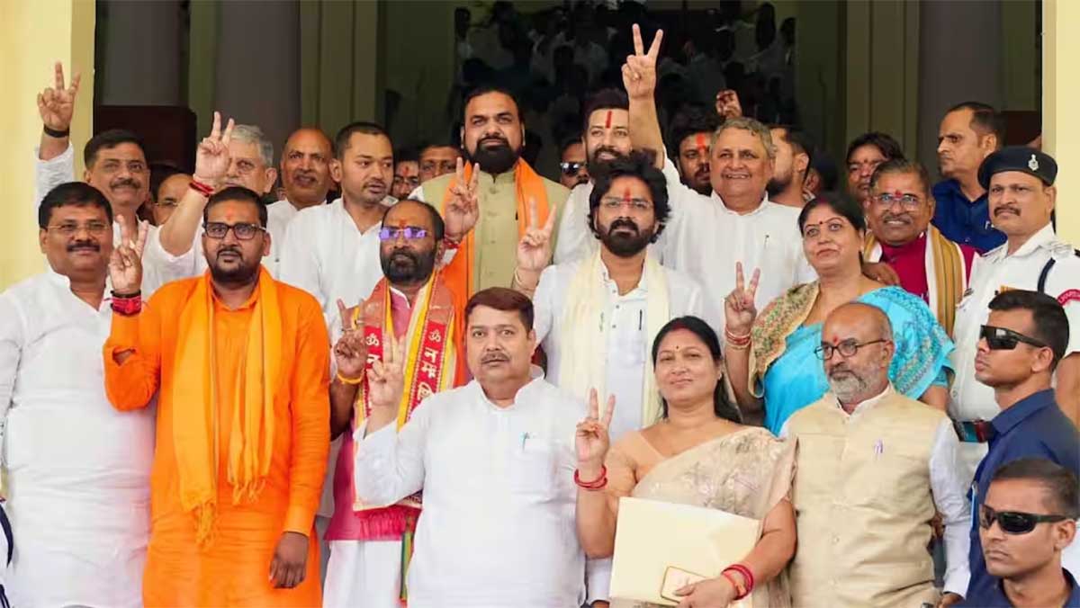 Bihar MLC Election 2026: पवन सिंह समेत सभी 10 उम्मीदवार निर्विरोध निर्वाचित, दीपक प्रकाश की कुर्सी पर संकट