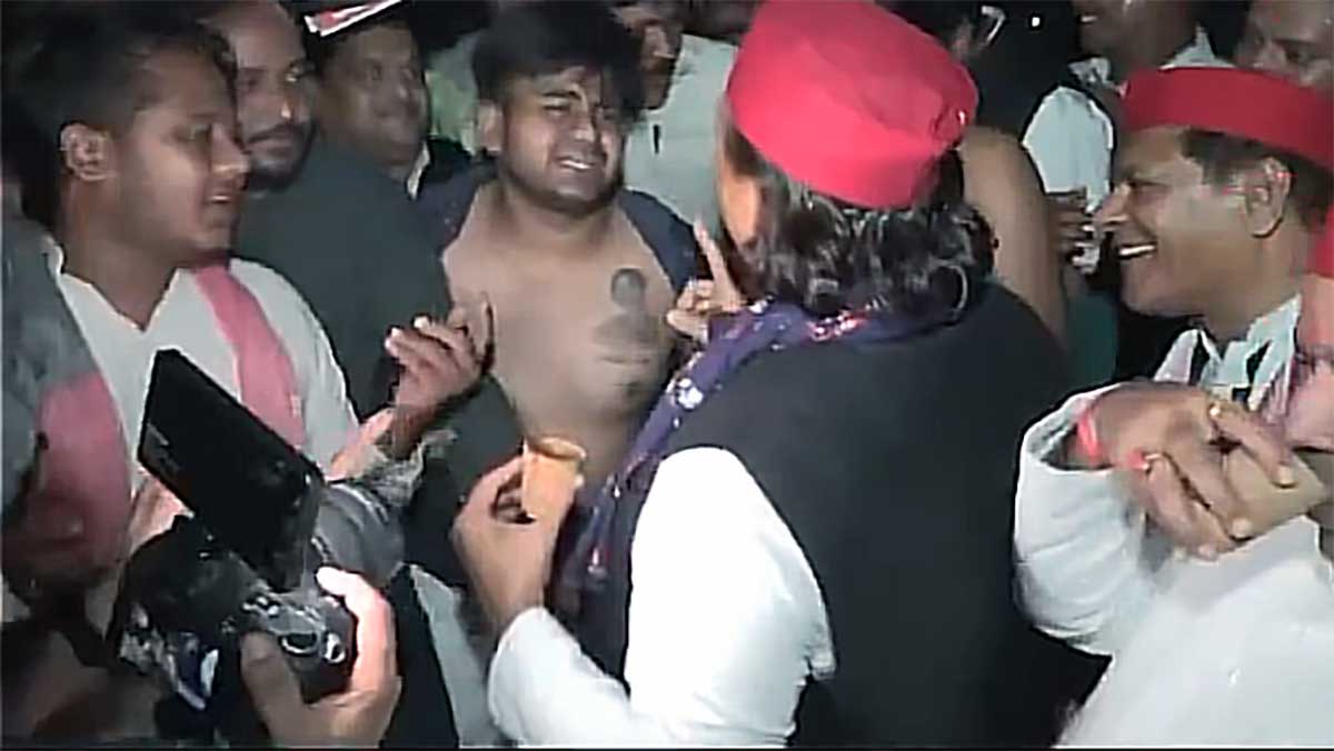 Dimple Yadav Tattoo: सीने पर गुदवाया डिंपल यादव का टैटू, अखिलेश यादव से बोला- भईया, आपने डिंपल भाभी से मिलवाने का वादा किया था