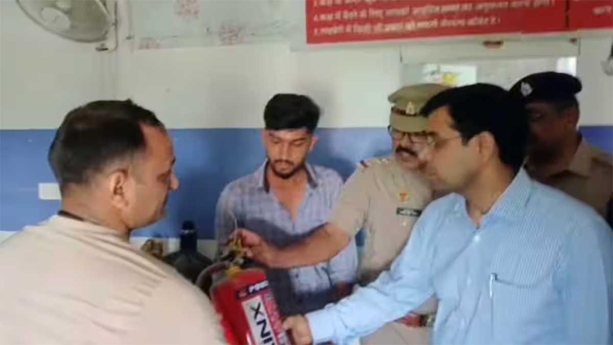 लखनऊ अग्निकांड के बाद गोरखपुर में बड़ा एक्शन! फायर सेफ्टी जांच में फेल हुए कई कोचिंग सेंटर, 3 दिन का अल्टीमेटम