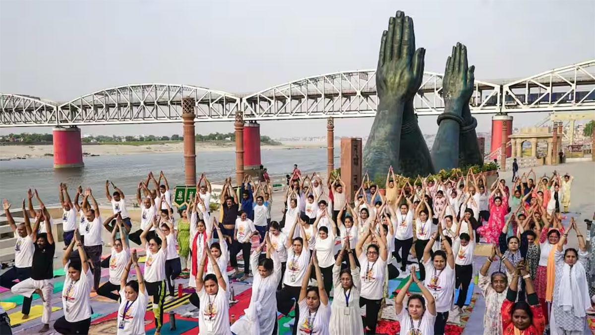 International Yoga Day 2026: यूपी में बनेगा नया रिकॉर्ड! 1.42 करोड़ छात्र एक साथ करेंगे योग, स्कूलों में दिखेगा योगमय माहौल