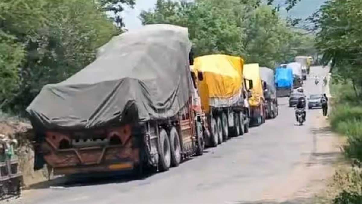 PoK में नई नाकेबंदी! 56 मौतों के बाद भी नहीं थमा आंदोलन, अब राशन से भरे ट्रकों की एंट्री पर रोक