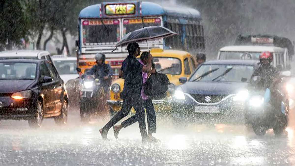 IMD Weather Alert: अगले कुछ दिन भारी बारिश का कहर, तेज हवाओं के साथ Heatwave भी बरपाएगी कहर, जानिए किन राज्यों में अलर्ट