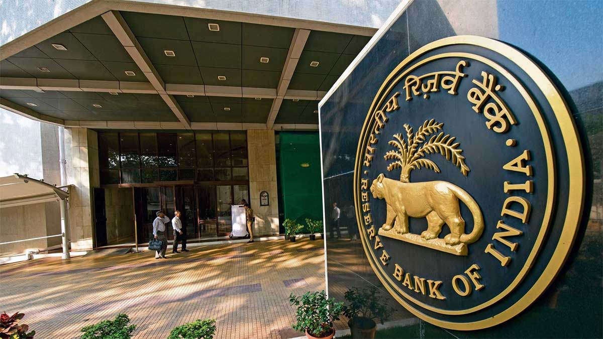 RBI ने रेपो रेट नहीं घटाया, फिर भी खुश हैं एक्सपर्ट! जानिए क्यों इस फैसले को माना जा रहा है फायदेमंद