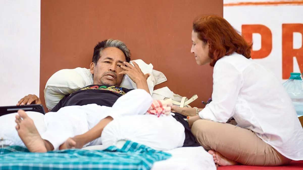 Delhi Police Action: 20 दिन की Hunger Strike के बाद सोनम वांगचुक अस्पताल में भर्ती, जंतर-मंतर से तड़के हटाया गया