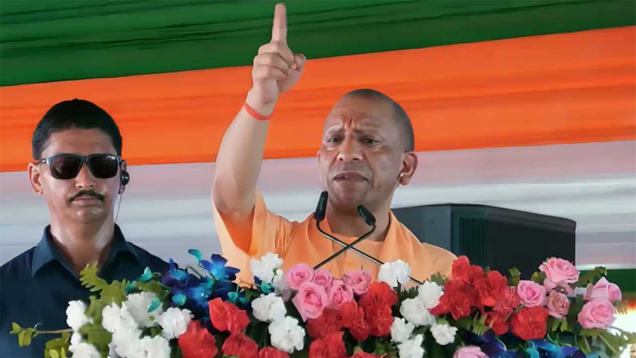 यूपी के 1.28 लाख से अधिक शिक्षकों को बड़ी सौगात, कैशलेस इलाज के साथ मिलेगा करोड़ों रुपये का बीमा सुरक्षा कवच