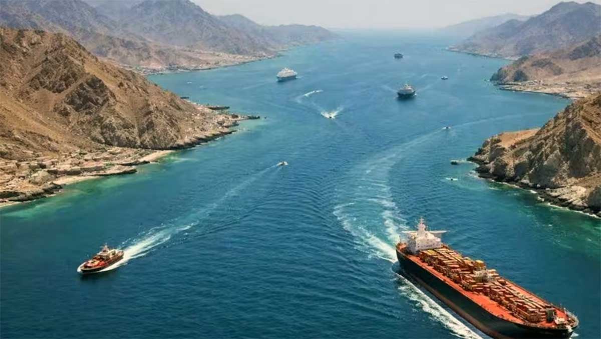 Iran ने Hormuz में रोके 3 Oil Tankers! Donald Trump के फैसले के बाद बढ़ा तनाव, दुनिया की बढ़ी चिंता