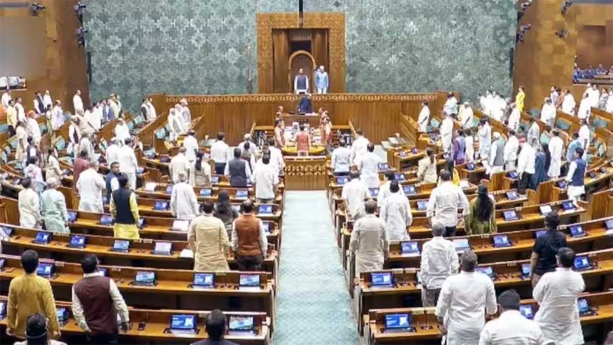 सर्वदलीय बैठक में TMC के बागी सांसदों को बुलाने पर विवाद, विपक्ष ने किया प्रतीकात्मक वॉकआउट