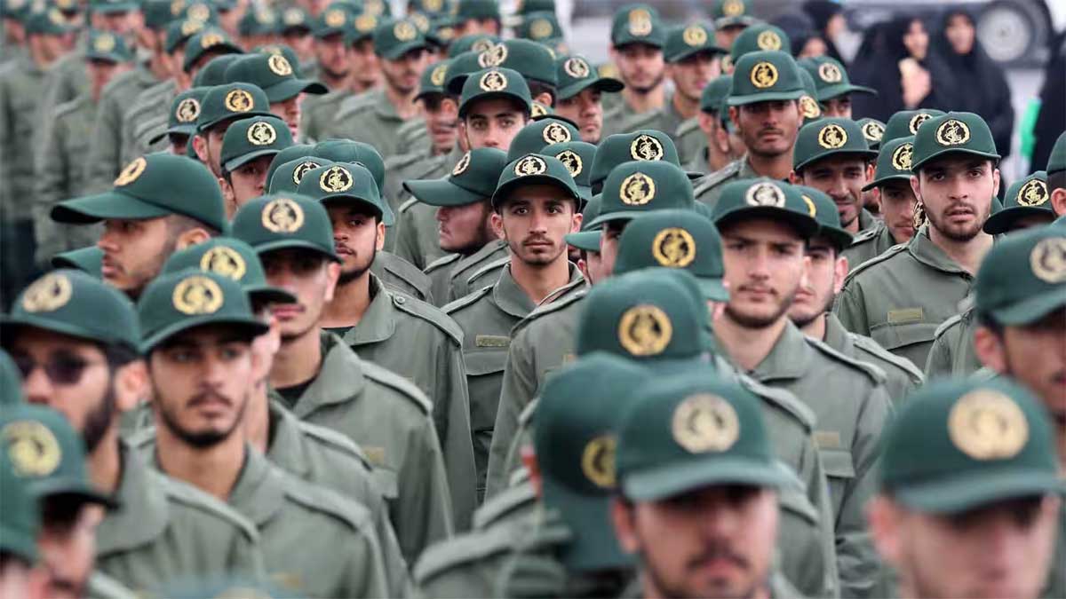 Iran Tension: अमेरिका-इजरायल नहीं, अब UK ने ईरान पर लिया बड़ा एक्शन, IRGC पर लगाया सख्त प्रतिबंध