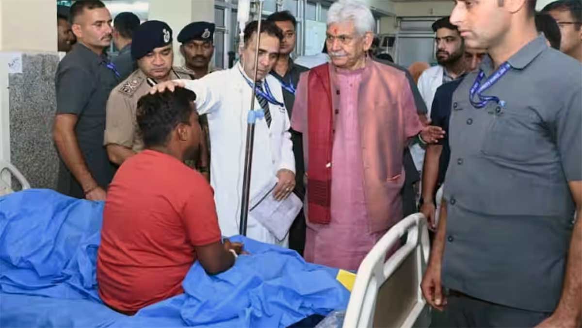 अमरनाथ यात्रा हादसे के बाद एक्शन में LG मनोज सिन्हा, अस्पताल पहुंचकर घायलों का जाना हाल