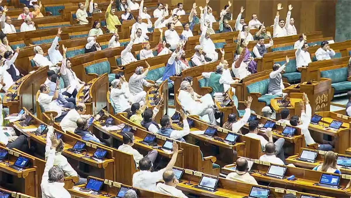 Anti Paper Leak Bill Passed: लोकसभा में हंगामे के बीच ध्वनि मत से मिली मंजूरी, विपक्ष और सरकार में तीखी बहस