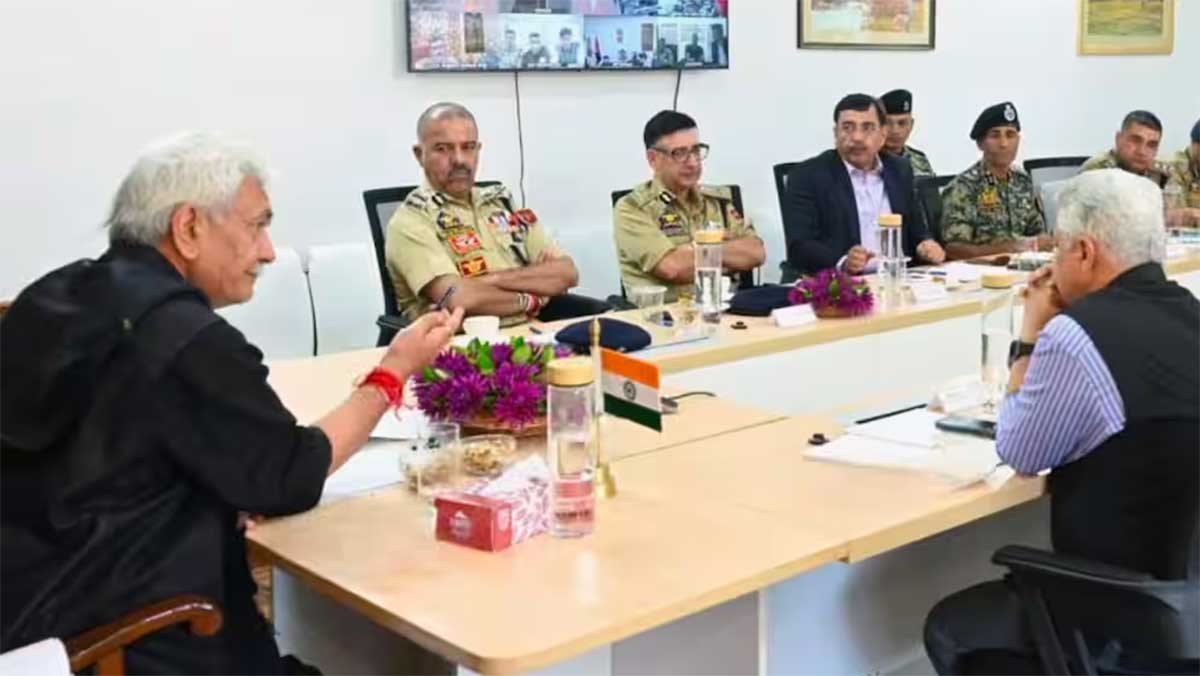 Amarnath Yatra 2026: पंजीकरण गड़बड़ी पर LG मनोज सिन्हा सख्त, बिना वैध परमिट यात्रा करने वालों को दी बड़ी चेतावनी