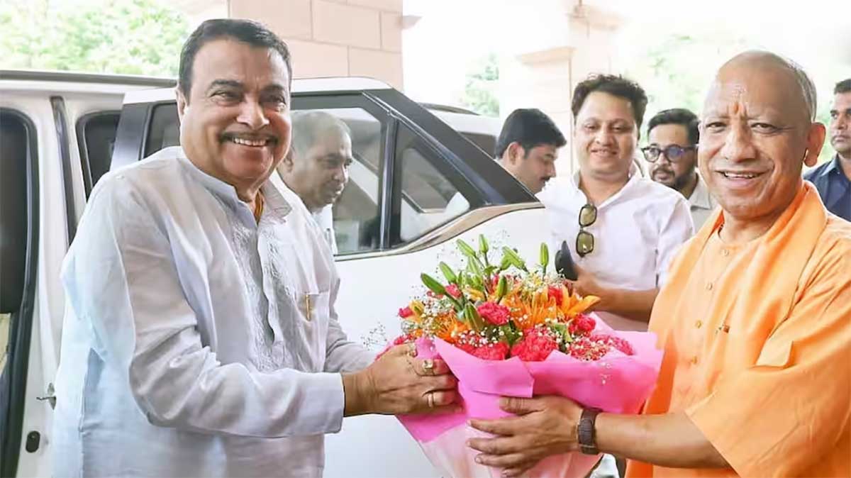 UP Road Projects: यूपी में बनेगा World Class रोड नेटवर्क, नितिन गडकरी बोले- बेहतर कनेक्टिविटी हमारी सर्वोच्च प्राथमिकता