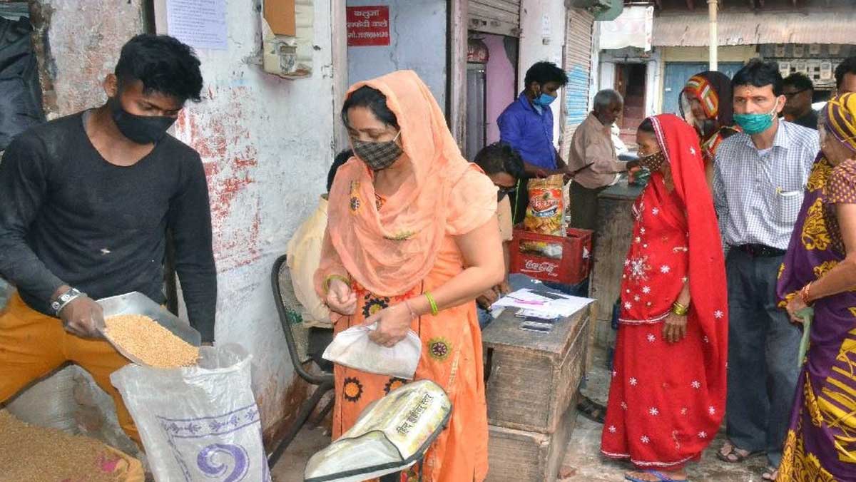 यूपी में अगस्त के राशन वितरण पर संकट के संकेत, मांगें नहीं मानी गईं तो कोटेदारों की हड़ताल