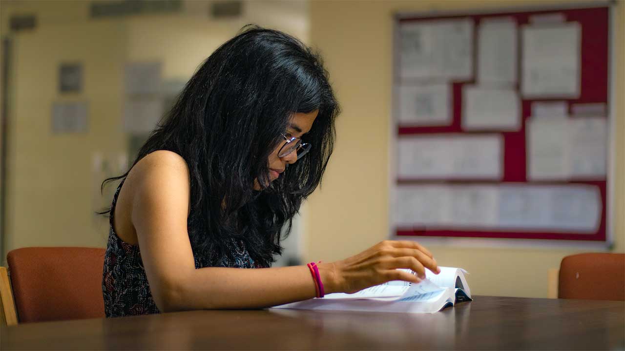Bihar Scholarship 2026: 12वीं पास बेटियों से लेकर UPSC Aspirants तक, इन सरकारी योजनाओं में मिल रही लाखों रुपये की आर्थिक मदद