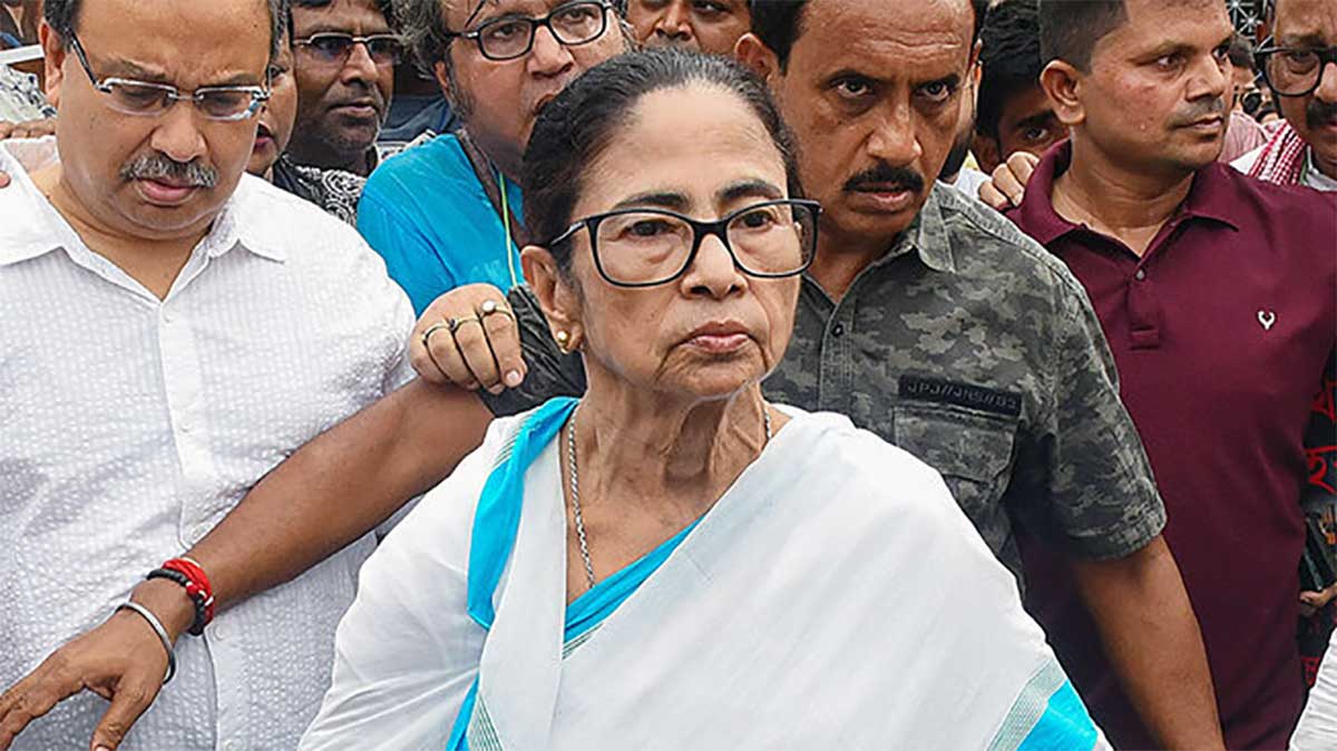 TMC Crisis: ममता बनर्जी का बड़ा फैसला, ECI से बातचीत की जिम्मेदारी अब सिर्फ अभिषेक बनर्जी और डेरेक ओब्रायन के पास